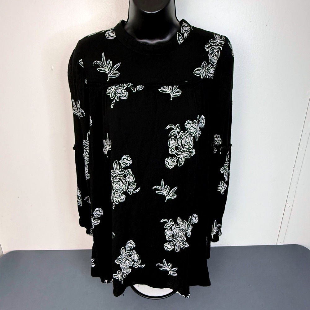 Loveriche Top Womens Medium Black Floral Embroidered Bell Sleeve Boho